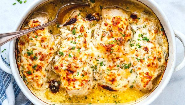 Salsa Verde Chicken Casserole with Cream Cheese and Mozzarella - #recipe by #eatwell101 - https://www.eatwell101.com/salsa-verde-chicken-casserole-recipe