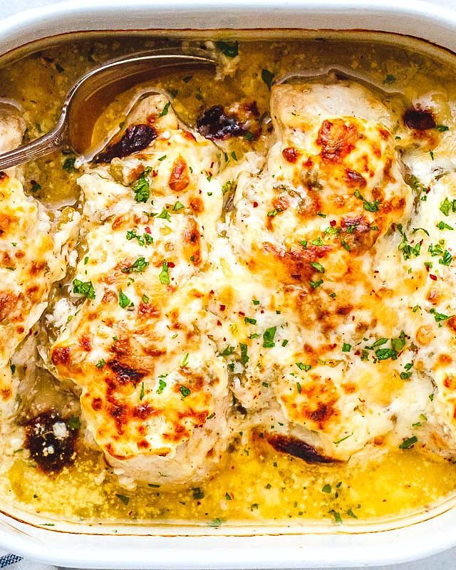 Salsa Verde Chicken Casserole with Cream Cheese and Mozzarella - #recipe by #eatwell101 - https://www.eatwell101.com/salsa-verde-chicken-casserole-recipe