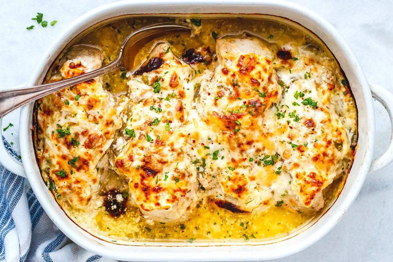 Salsa Verde Chicken Casserole with Cream Cheese and Mozzarella - #recipe by #eatwell101 - https://www.eatwell101.com/salsa-verde-chicken-casserole-recipe