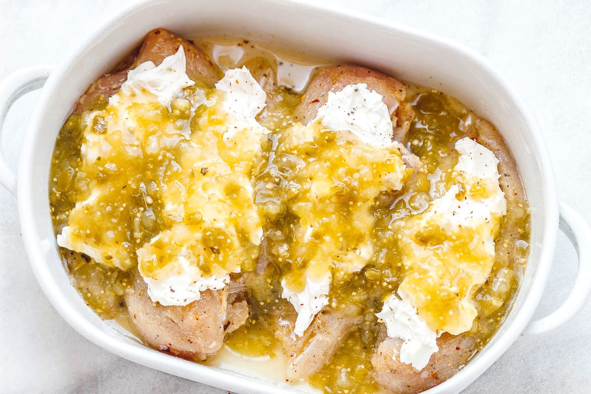 Salsa Verde Chicken Casserole with Cream Cheese and Mozzarella - #eatwell101 #recipe  Loaded with flavor and so comforting, it’s seriously good chicken! 
#SalsaVerde #Chicken #Casserole  #CreamCheese #Mozzarella  #keto friendly, #glutenfree, #lowcarb