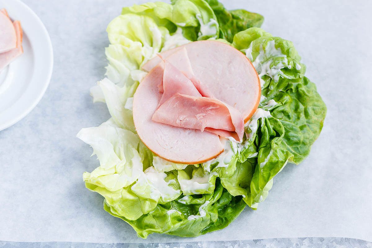 How to Make a Lettuce Wrap Sandwich - This low-carb sandwich is the perfect option for lunch on the go, at work, or ont the campus. Paleo, gluten-free and keto friendly - Win!