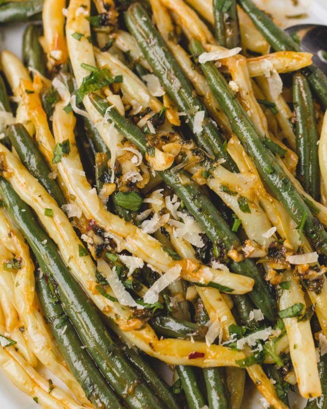 Lemon Garlic Butter Green Beans Skillet - #recipe by #eatwell101 - https://www.eatwell101.com/lemon-garlic-butter-green-beans-wax-beans-skillet-recipe