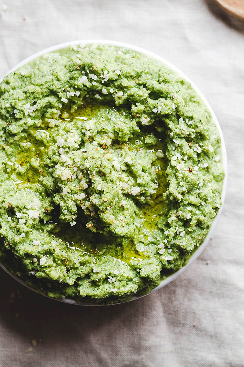 Broccoli mash with garlic and parmesan - Try this healthy, low carb alternative to mashed potatoes!