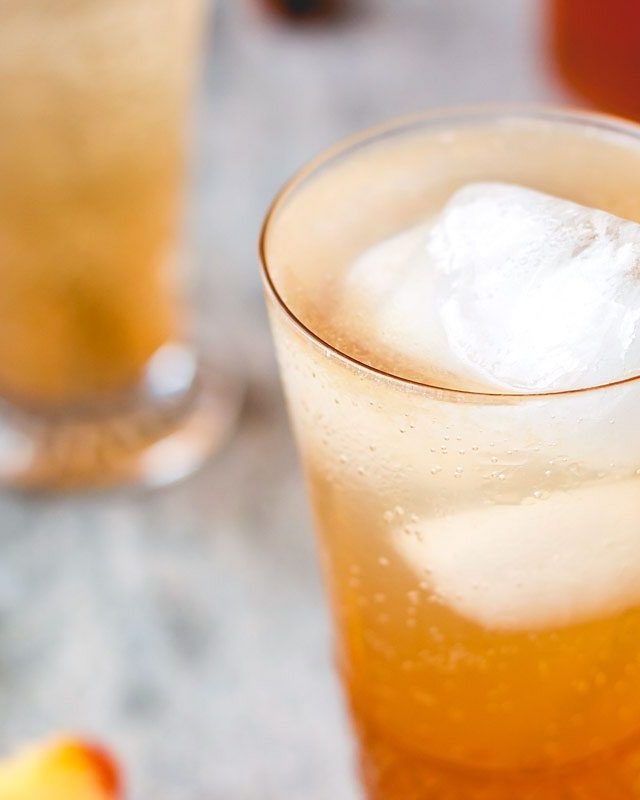 Peach Lavender Shrub Cocktail - #recipe by #eatwell101 - https://www.eatwell101.com/peach-lavender-shrub-cocktail-recipe