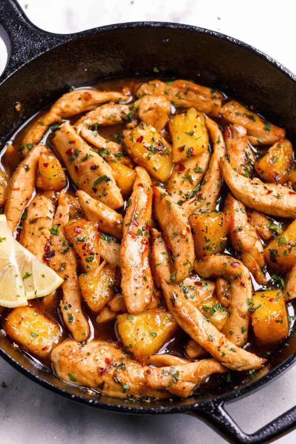 Garlic Butter Chicken with Pineapple - #recipe by #eatwell101 - https://www.eatwell101.com/garlic-butter-chicken-skillet-recipe