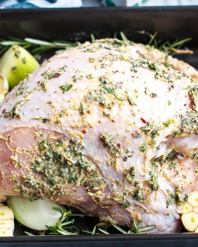 How to Stuff a Turkey Breast With Herbed Butter - #recipe by #eatwell101 - https://www.eatwell101.com/how-to-stuff-a-turkey-breast-with-herbed-butter