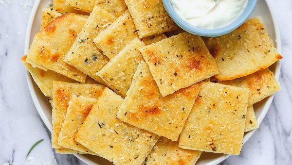 Low Carb Cheese Crackers - #recipe by #eatwell101 - https://www.eatwell101.com/low-carb-cheese-crackers-recipe