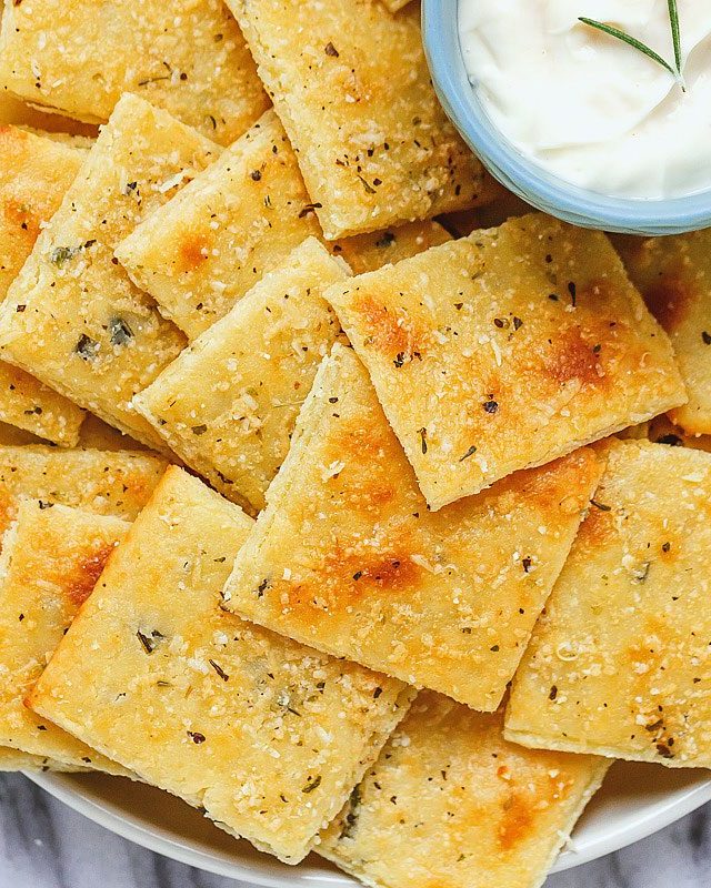 Low Carb Cheese Crackers - #recipe by #eatwell101 - https://www.eatwell101.com/low-carb-cheese-crackers-recipe