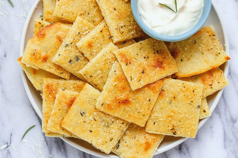 Low Carb Cheese Crackers - #recipe by #eatwell101 - https://www.eatwell101.com/low-carb-cheese-crackers-recipe