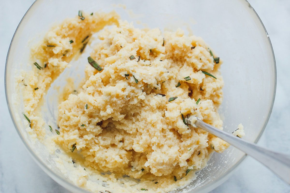 Low Carb Cheese Crackers - #eatwell101 #recept #keto #lowcarb #glutenfree - Olyan jó és ropogós, ezek az epikus kekszek örökre megváltoztatják a nassolási rutinodat!