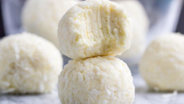 Lemon Cheesecake Keto Fat Bombs - #recipe by #eatwell101 - https://www.eatwell101.com/lemon-cheesecake-keto-fat-bombs-recipe