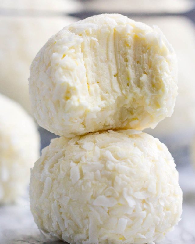 Lemon Cheesecake Keto Fat Bombs - #recipe by #eatwell101 - https://www.eatwell101.com/lemon-cheesecake-keto-fat-bombs-recipe
