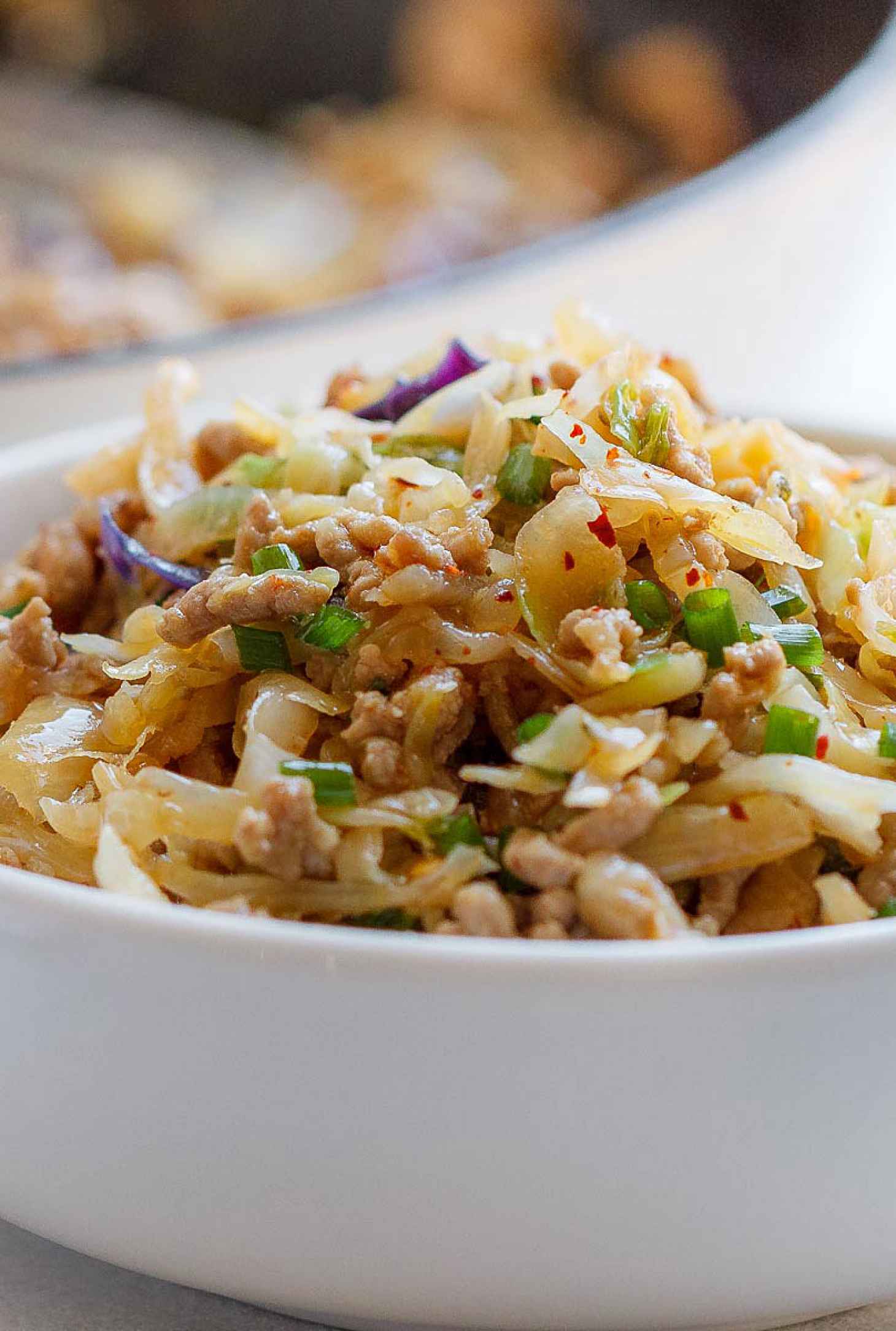 Egg Roll Bowls with Chicken and Cabbage - #recipe by #eatwell101 - https://www.eatwell101.com/egg-roll-bowls-recipe