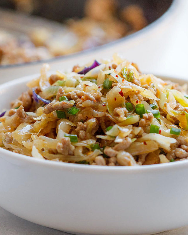 Egg Roll Bowls with Chicken and Cabbage - #recipe by #eatwell101 - https://www.eatwell101.com/egg-roll-bowls-recipe