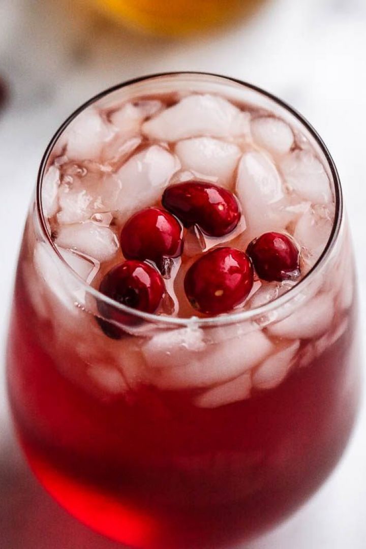 3-Ingredient Cranberry Apple Cider Detox Drink