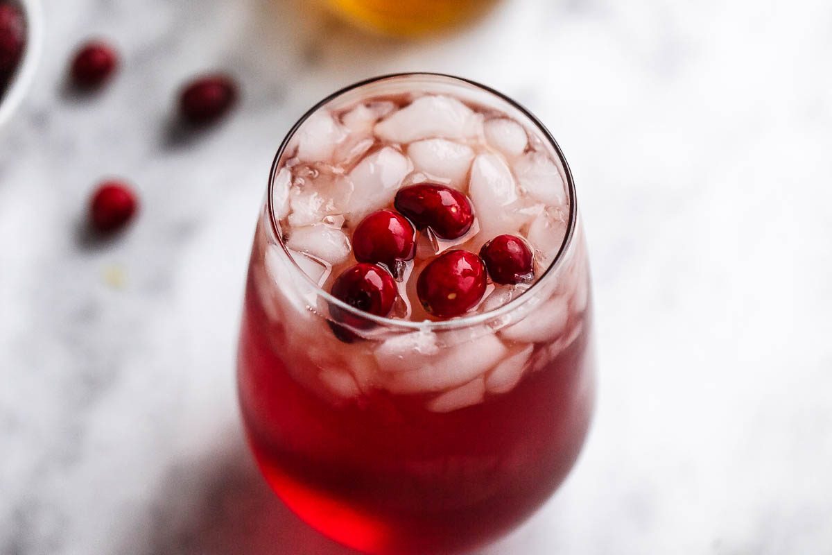 cranberry juice and apple cider vinegar drink