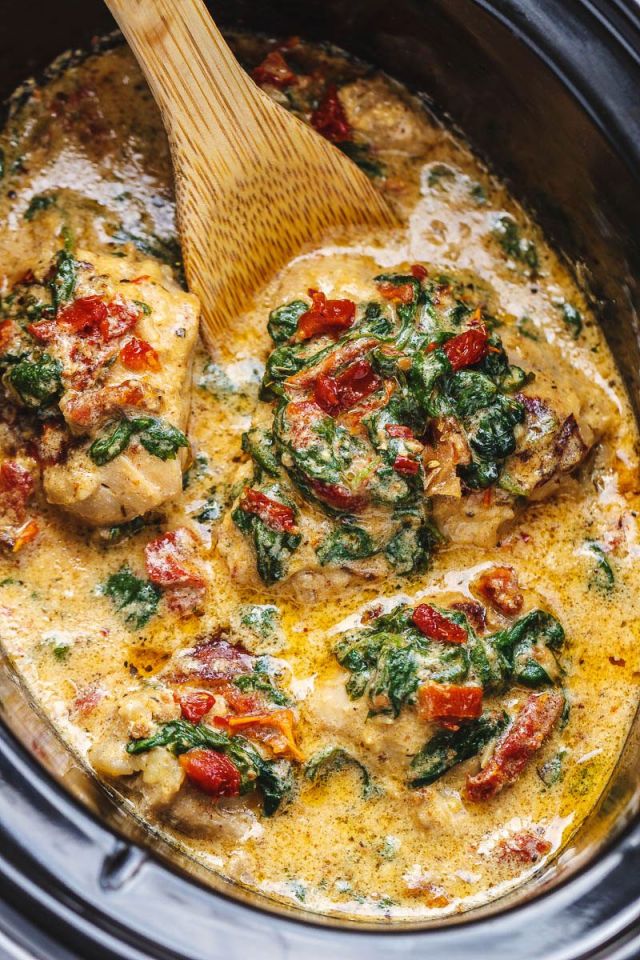 CrockPot Tuscan Garlic Chicken Thighs With Spinach and Sun-Dried Tomatoes