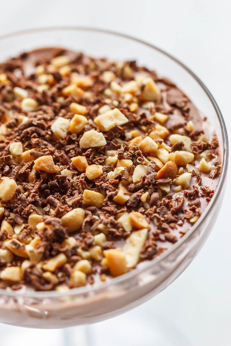 Keto Chocolate Frosty - #eatwell101 #recipe #keto #dessert #chocolate - A creamy and rich chocolate dessert with no eggs and low in carbs!