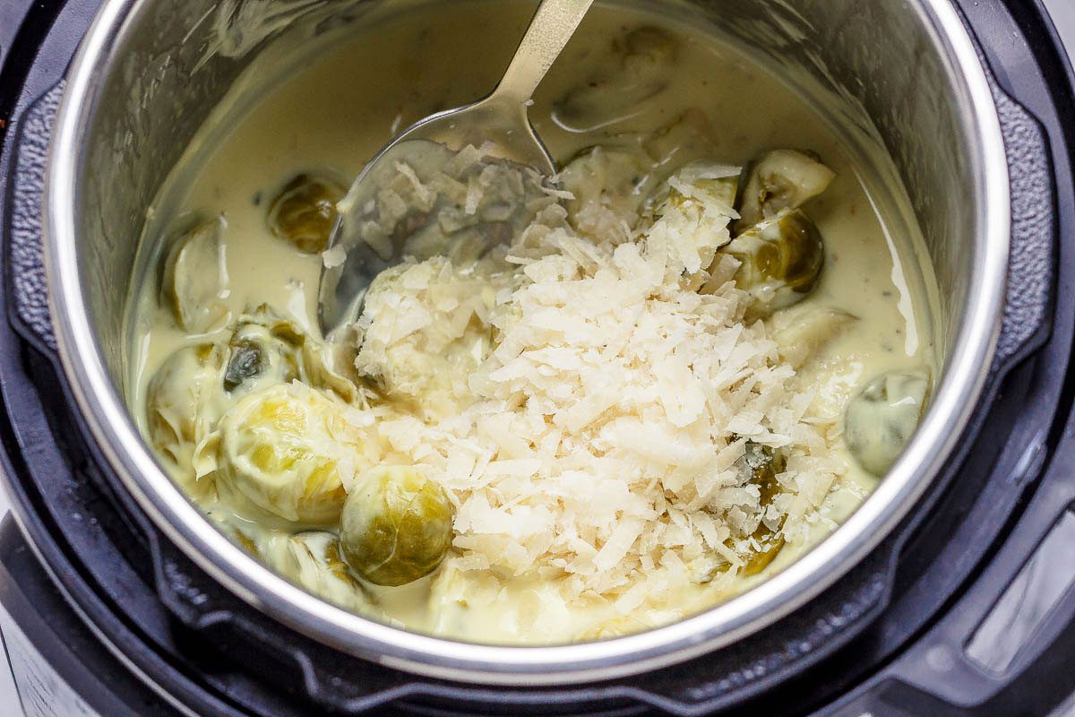 Creamy Instant Pot Brussels Sprouts - #eatwell101 #recipe #keto #lowcarb #glutenfree #vegetarian - Creamy and savory, this side dish with brussels sprouts and bacon is outstanding all on its own!