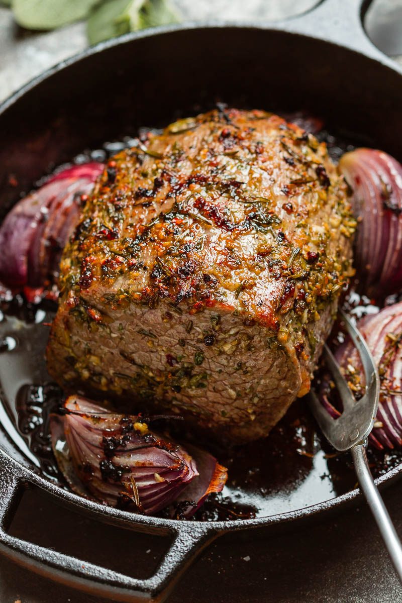 Garlic Butter Herb Roast Beef - #eatwell101 #recipe #beef #dinner - Tender and juicy, your guests will go crazy for this garlic butter herb roast sirloin! 
