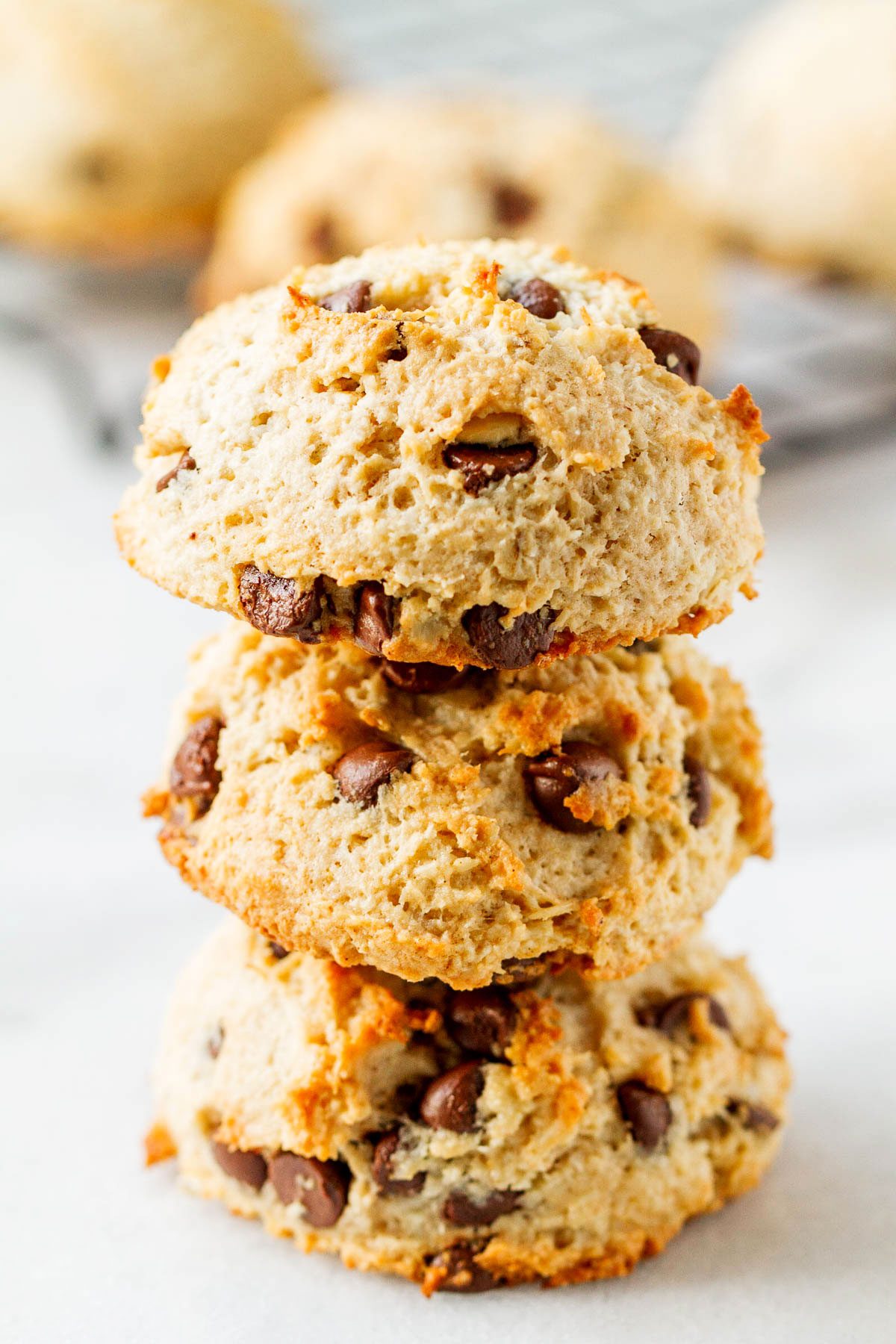 Chewy Oatmeal Cookies - Nutritious, tasty and super easy to make. These oatmeal cookies make a perfect grab-and-go breakfast for busy mornings!