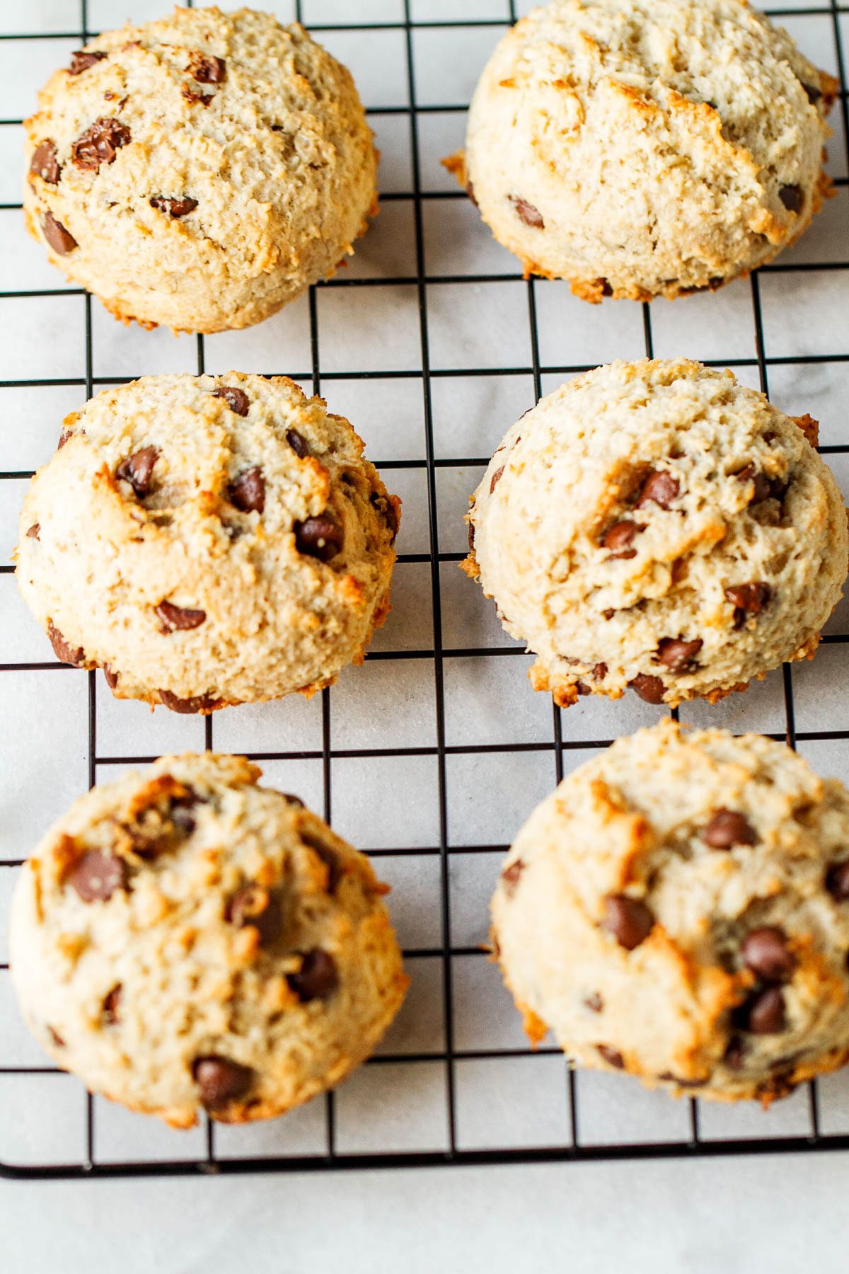 Chewy Oatmeal Cookies - Nutritious, tasty and super easy to make. These oatmeal cookies make a perfect grab-and-go breakfast for busy mornings!
