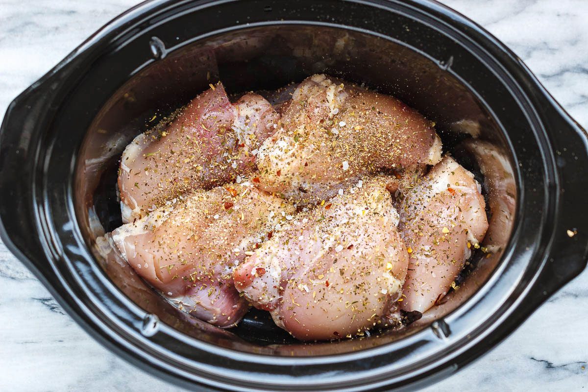 Crock-Pot Tuscan Garlic Chicken Recipe -#eatwell101 #recipe Succulent Crock-Pot chicken cooked in Spinach, garlic, sun-Dried Tomatoes, cream and parmesan cheese. so easy to prep! The easiest,most unbelievably delicious Crock-Pot Dump Dinner your whole family will love Crock-Pot Tuscan Garlic Chicken -#eatwell101 #recipe Creamy, packed with flavors and so easy to prep!#CrockPot Tuscan #Garlic #Chicken #Recipe #sunDried #Tomatoes, #cream  #parmesan #cheese #Dinner 