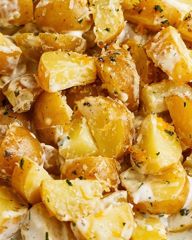 Parmesan Ranch Potatoes in Foil Packets - #recipe by #eatwell101 - https://www.eatwell101.com/baked-potatoes-in-foil-packets-recipe