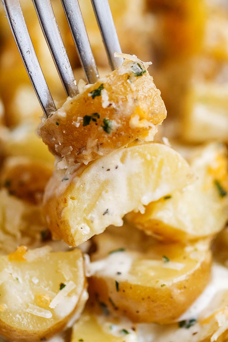 BEST baked potatoes in foil packs ever! baked potato in foil, baked potato in foil oven, baked potato in oven, baked potato oven, baked potato in oven wrapped in foil, baked potato recipe, baked potato in foil recipe