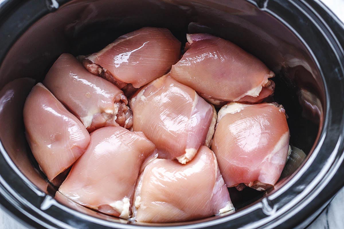 Poulet au beurre à l'ail et au citron en mijoteuse - #Eatwell101 - Recette de dîner au poulet en mijoteuse facile et délicieuse avec une saveur exceptionnelle ! #crockpot #poulet #dinner #recipe, poulet en mijoteuse, recette de poulet en mijoteuse, recette de poulet en mijoteuse, poulet en #slow-cooker