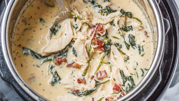 Instant Pot Crack Chicken Spinach Soup with Cream Cheese and Bacon - #recipe by #eatwell101 - https://www.eatwell101.com/instant-pot-crack-chicken-soup-recipe