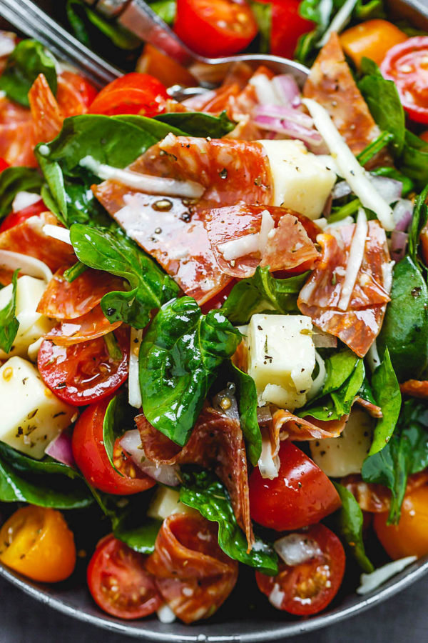Spinach Salad with Mozzarella, Tomato & Pepperoni - #recipe by #eatwell101 - https://www.eatwell101.com/spinach-salad-recipe-mozzarella-tomato-pepperoni