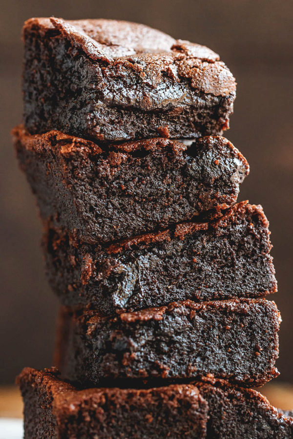 Super Fudgy Low-Carb Keto Brownies Recipe - #recipe by #eatwell101 - https://www.eatwell101.com/super-fudgy-low-carb-brownies
