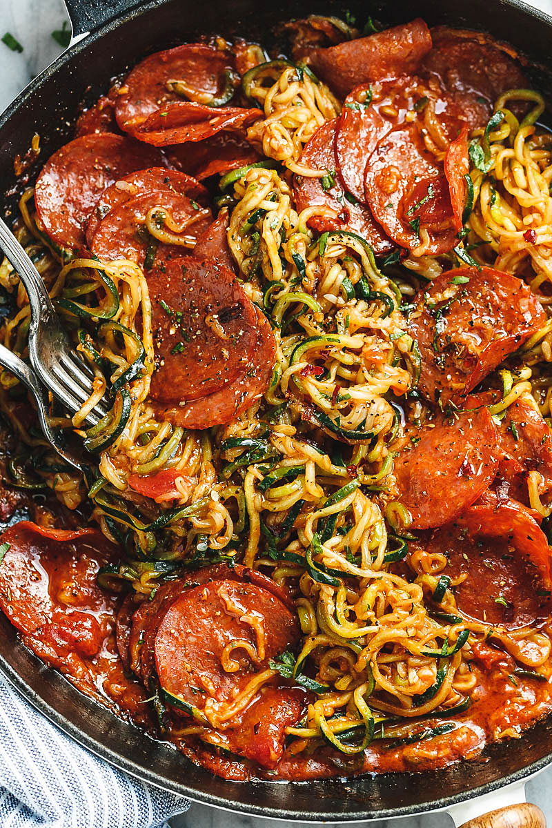 10-Minute Pizza Zucchini Noodles with Marinara Sauce & Pepperoni - #eatwell101 #recipe #keto #lowcarb #paleo #glutenfree - A complete keto /  low carb meal you'll feel great about eating! Juicy, savory, and so delish!