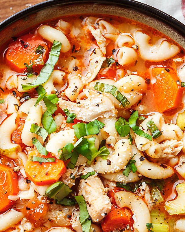 Chicken Pasta Soup - #recipe by #eatwell101 - https://www.eatwell101.com/chicken-pasta-soup-recipe