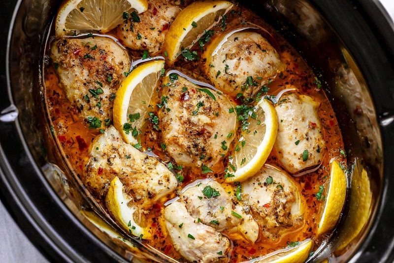 Crock Pot Lemon Garlic Butter Chicken - #recipe by #eatwell101 - https://www.eatwell101.com/crock-pot-lemon-garlic-butter-chicken-recipe