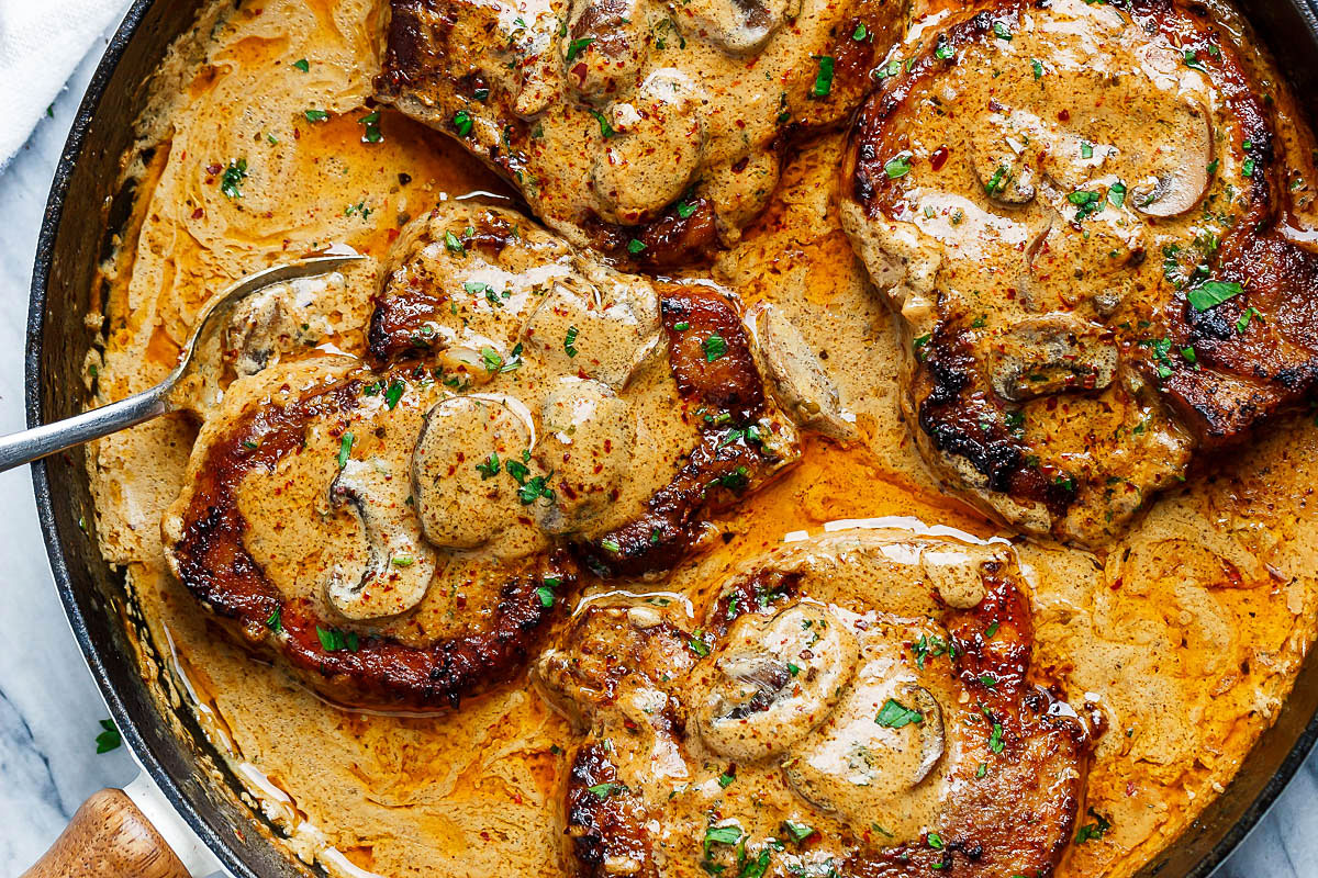 Garlic Pork Chops in Creamy Mushroom Sauce