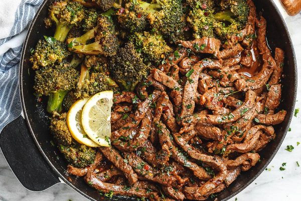 Lemon Garlic Butter Steak and Broccoli Skillet