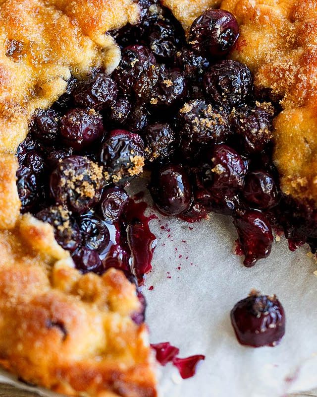 Simple Rustic Blueberry Tart - #recipe by #eatwell101 - https://www.eatwell101.com/rustic-blueberry-tart-recipe