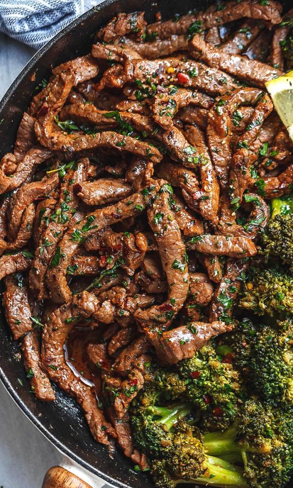 Lemon Garlic Steak and Broccoli Skillet