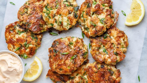 Cheesy Chicken Fritters - #recipe by #eatwell101 - https://www.eatwell101.com/cheesy-chicken-fritters-recipe