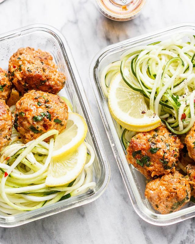 Meal Prep Garlic Butter Chicken Meatballs with Zucchini Noodles - #recipe by #eatwell101 - https://www.eatwell101.com/meal-prep-garlic-butter-chicken-meatballs-recipe-zucchini-noodles