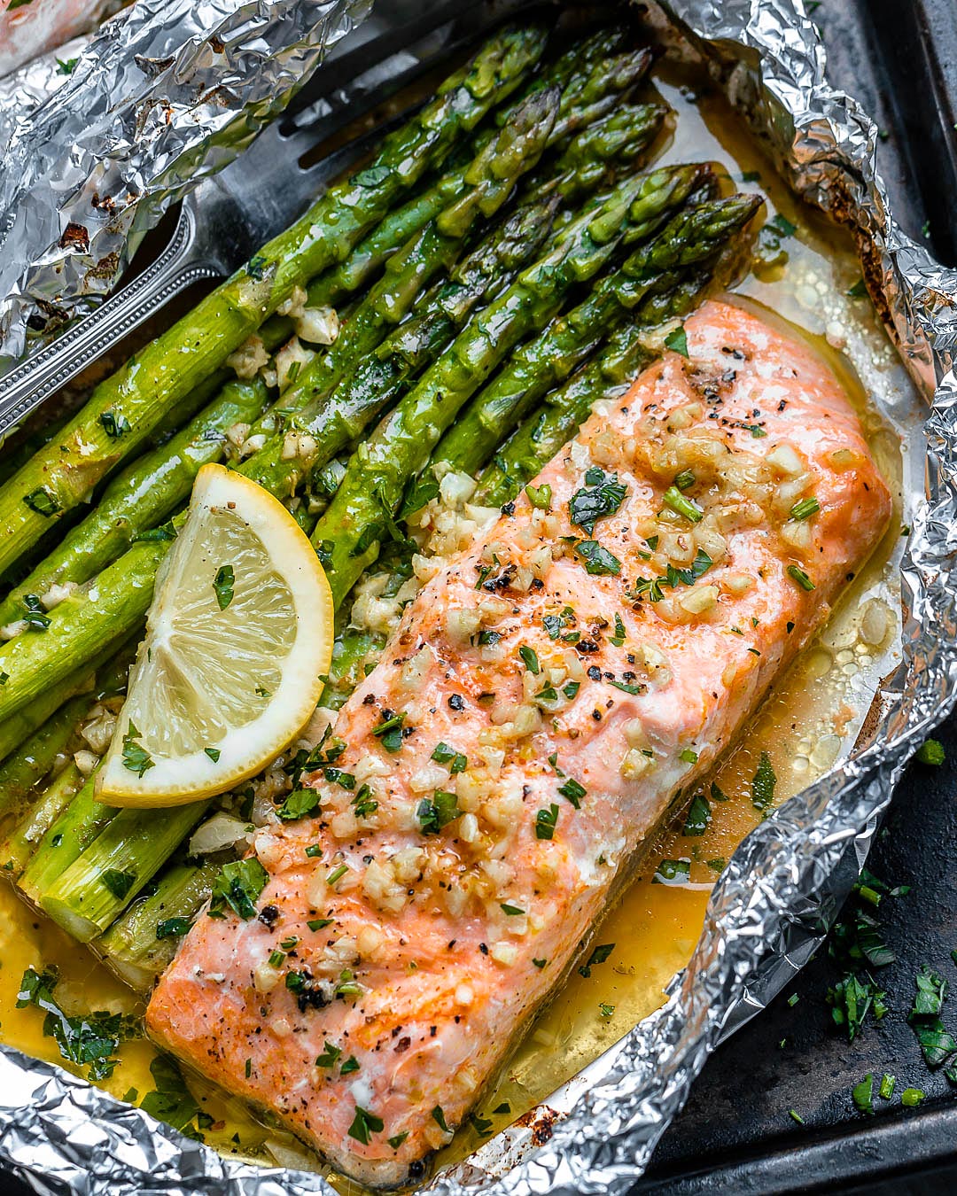 Baked Salmon in Foil Recipe with Asparagus and Garlic Butter Sauce ...