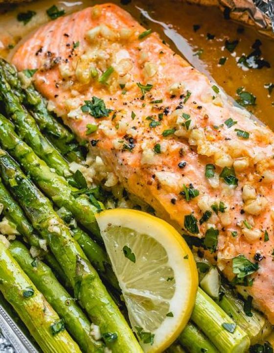 Baked Salmon in Foil with Asparagus and Lemon Garlic Butter Sauce