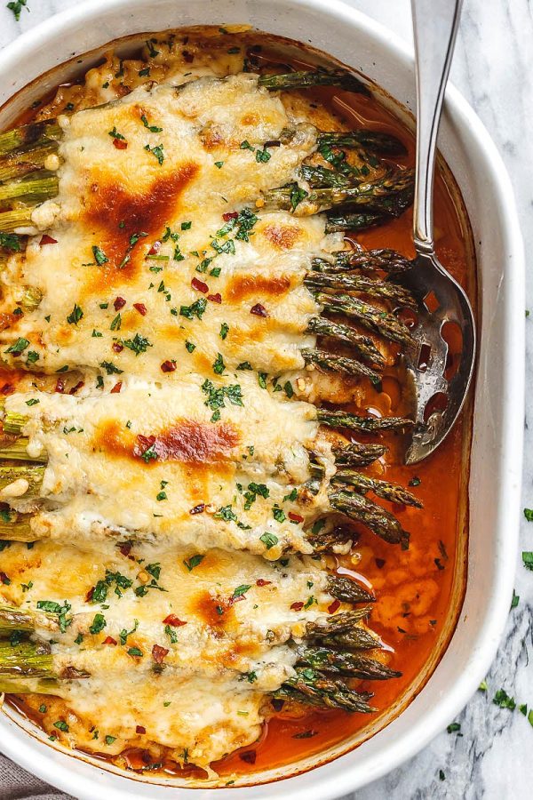 Chicken Casserole with Asparagus and Mozzarella - #recipe by #eatwell101 - https://www.eatwell101.com/chicken-casserole-with-asparagus-and-mozzarella-recipe