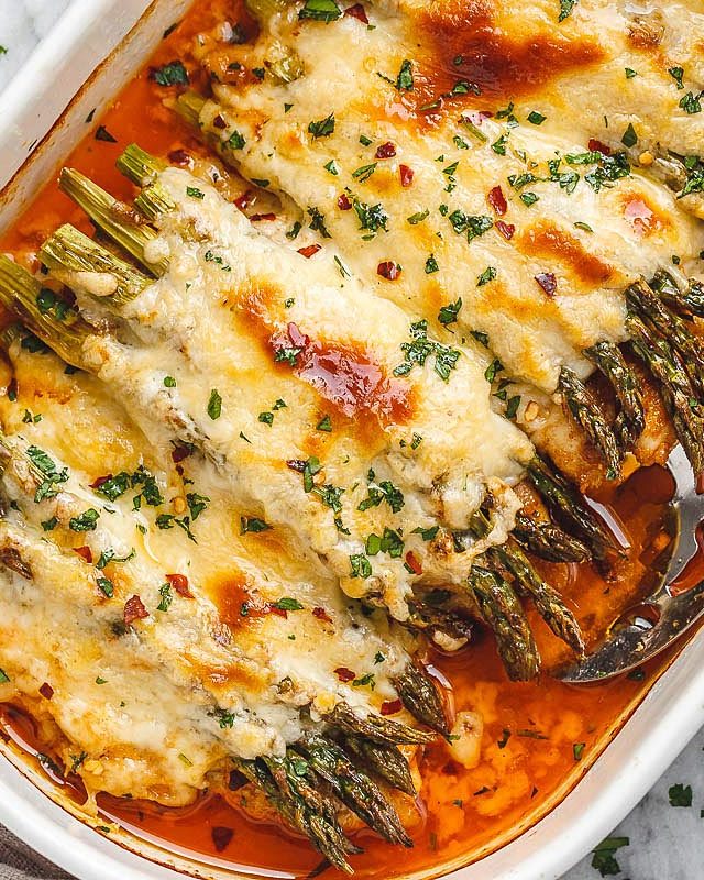 Chicken Casserole with Asparagus and Mozzarella - #recipe by #eatwell101 - https://www.eatwell101.com/chicken-casserole-with-asparagus-and-mozzarella-recipe