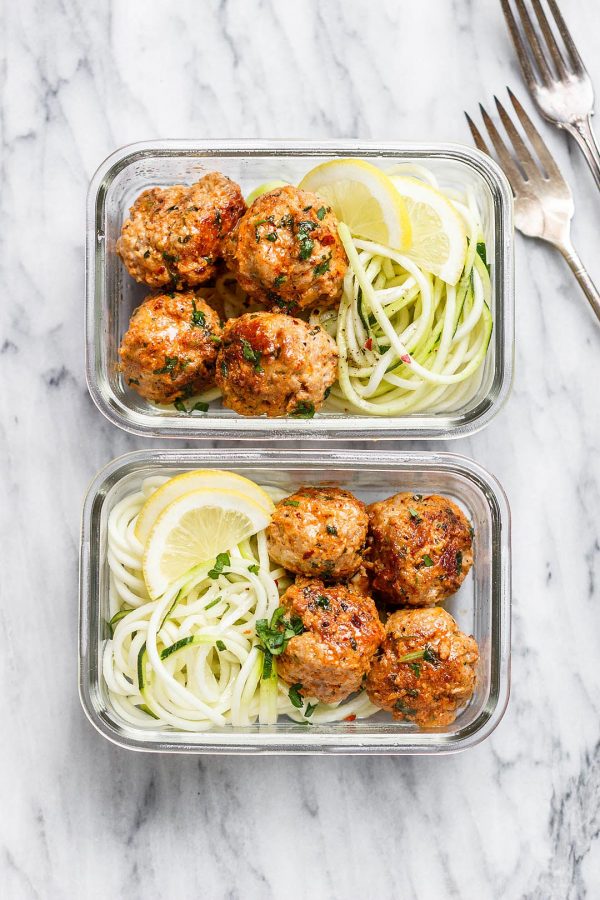 Meal Prep Garlic Butter Chicken Meatballs with Zucchini Noodles - #recipe by #eatwell101 - https://www.eatwell101.com/meal-prep-garlic-butter-chicken-meatballs-recipe-zucchini-noodles