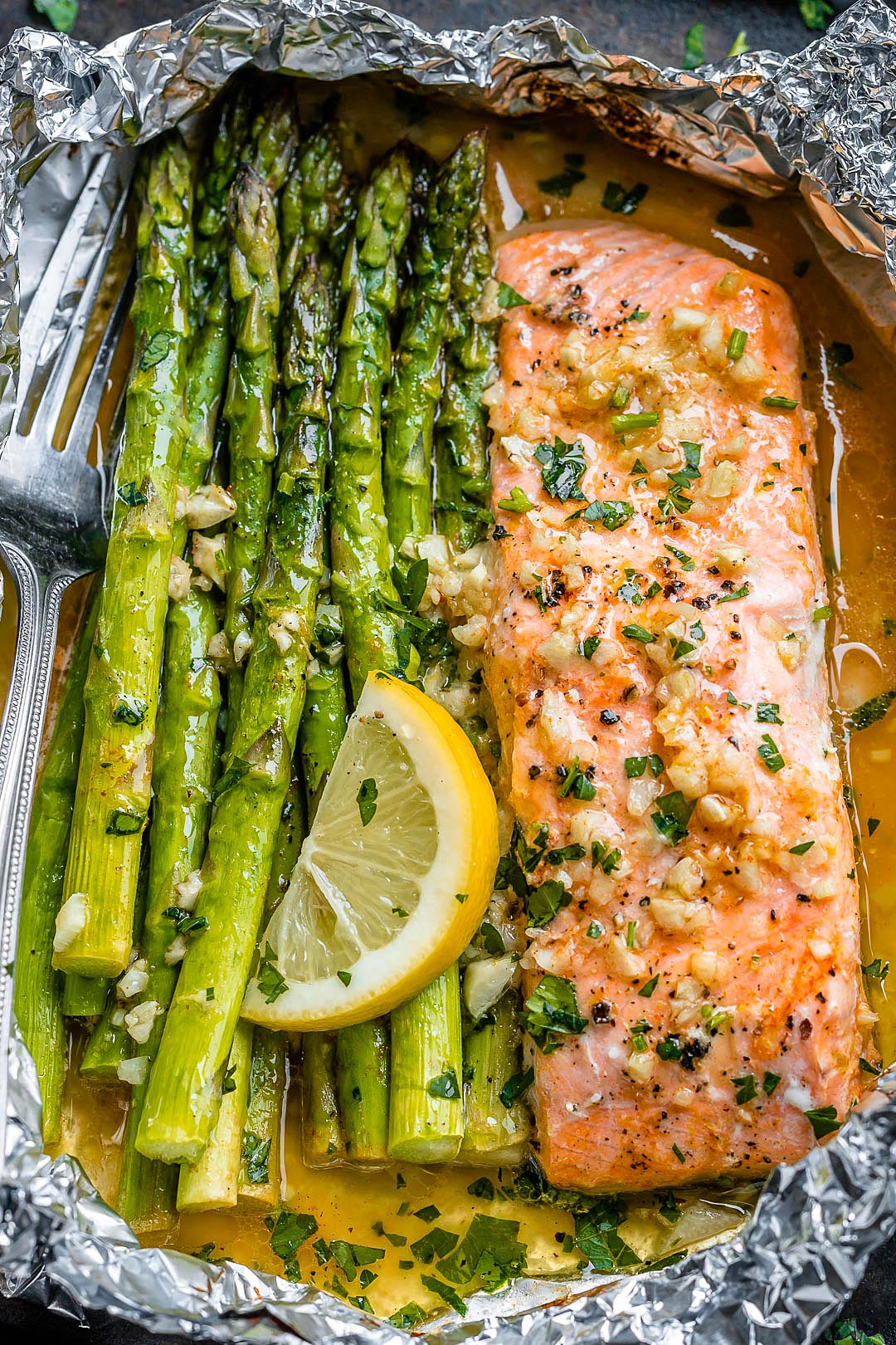 Salmon and Asparagus Foil Packs with Garlic Lemon Butter Sauce