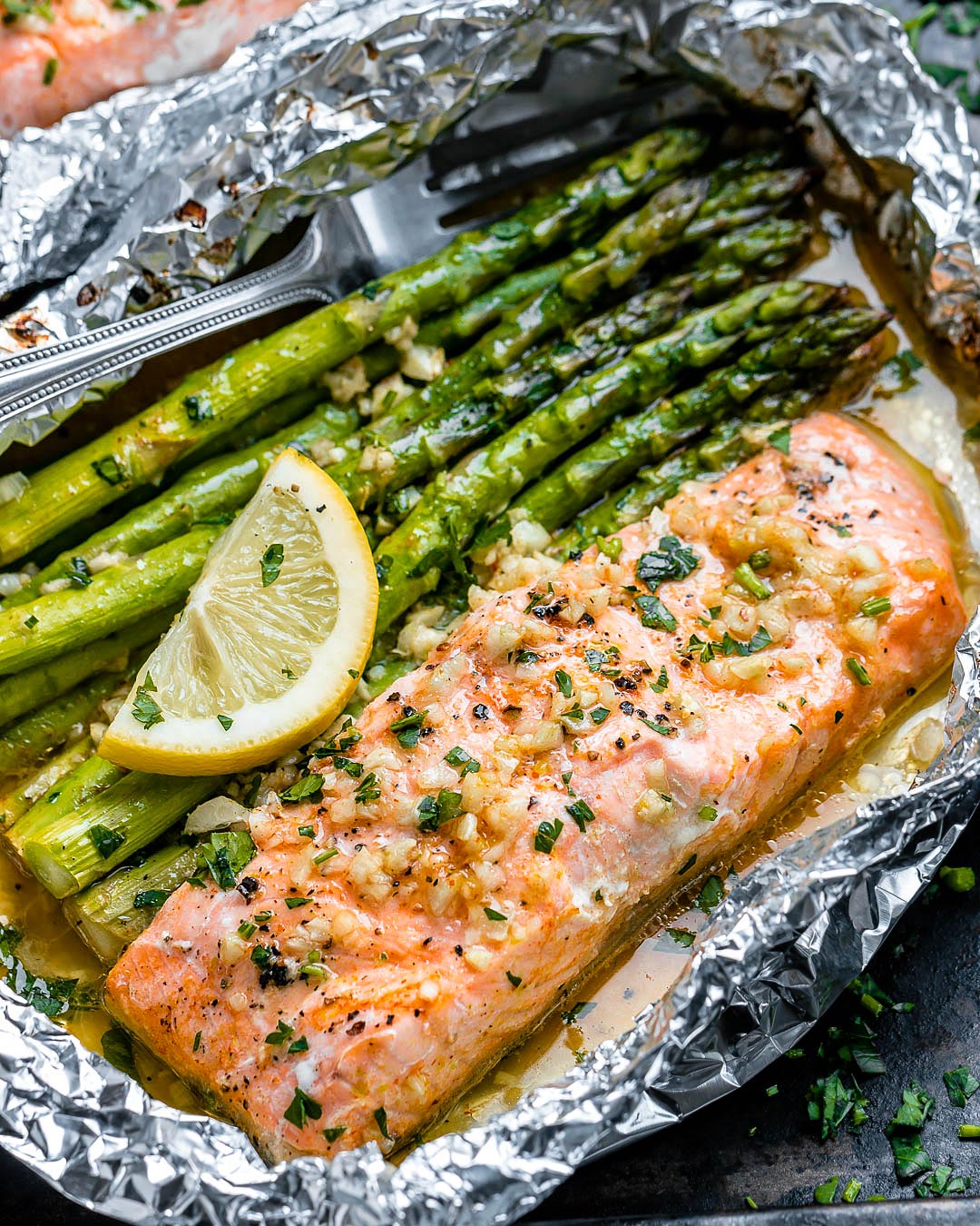 Baked Salmon in Foil with Asparagus and Garlic Butter Sauce — Eatwell101