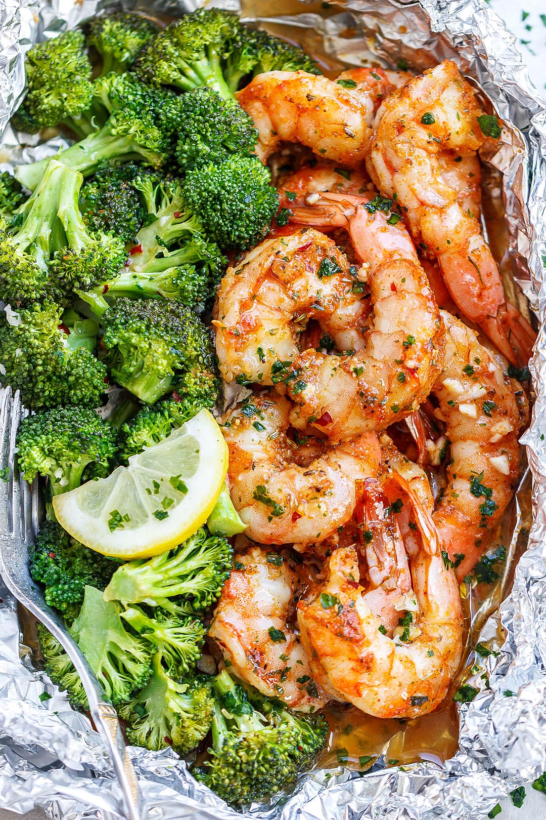 Baked Shrimp and Broccoli Foil Packs with Garlic Lemon Butter Sauce -  low calorie recipes